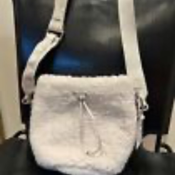 Lululemon crossbody fleece bucket bag BRAND NEW WITH TAGS - Picture 2 of 5